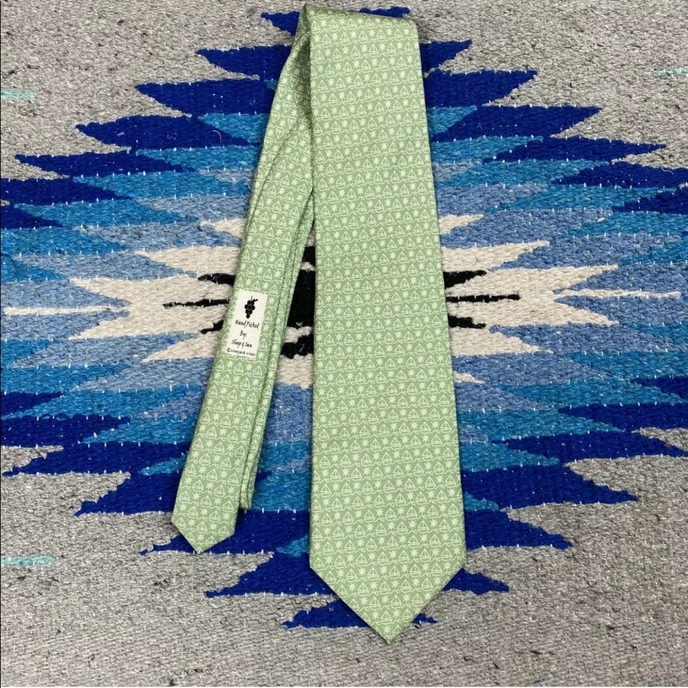 Vineyard Vines Martha’s Vineyard Sun Sailboat Tie